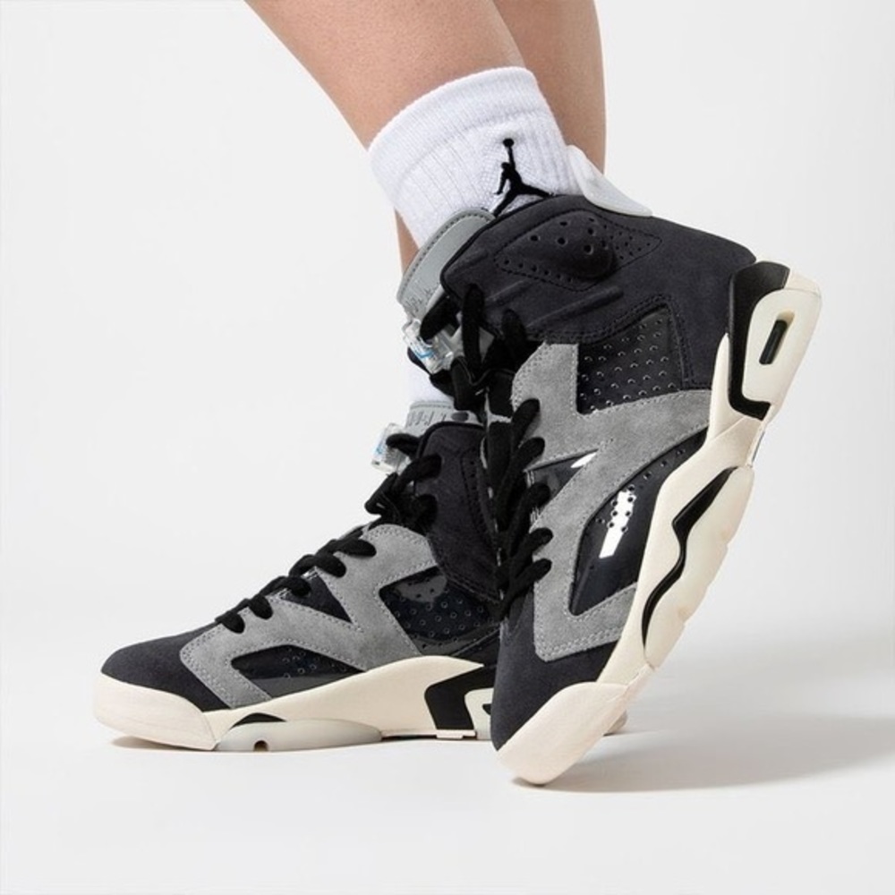 Air Jordan 6 Retro “Chrome" NWT